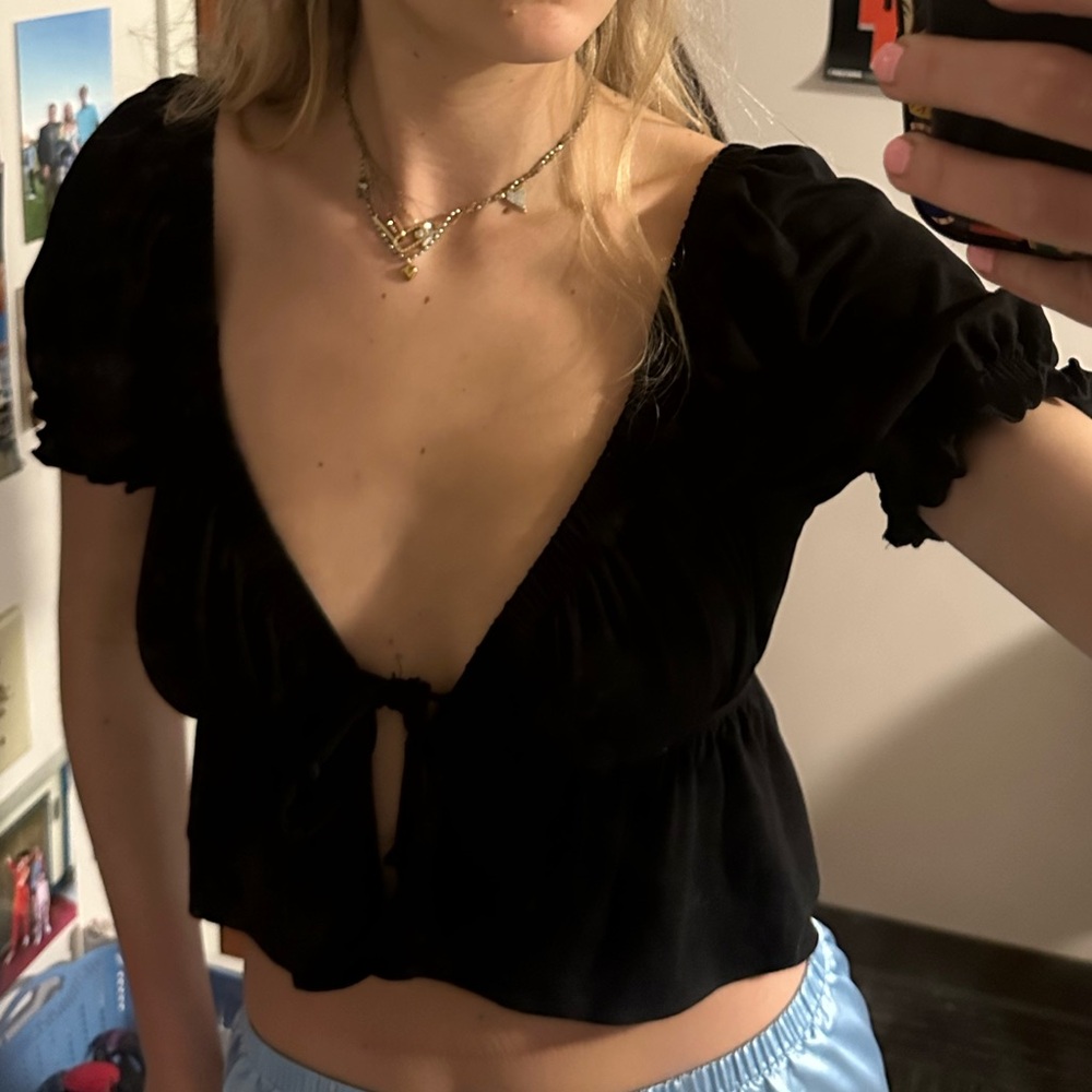 Black Puff-Sleeve Cropped Tie-Front Top